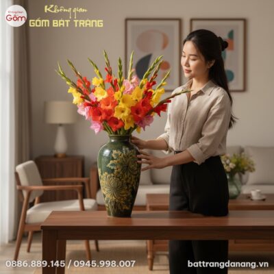 cận cảnh Bình hoa sứ Bát Tràng dáng đùi dế men ...