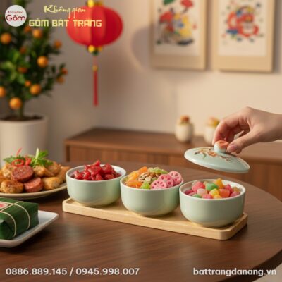 Cận cảnh chi tiết hoa đào đắp nổi và men ngọc b...