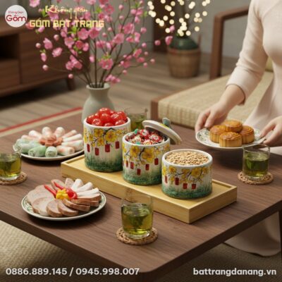 Cận cảnh bộ 3 hũ mứt Tết hoa mai đèn lồng vẽ ta...