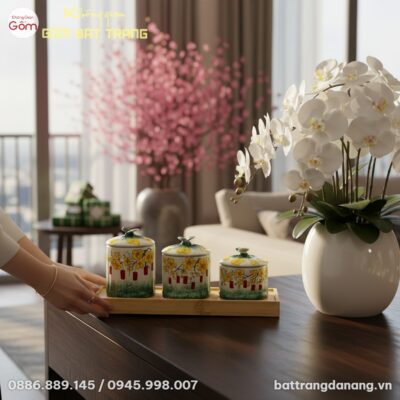 cận cảnh Một người phụ nữ Việt thanh lịch nhẹ n...