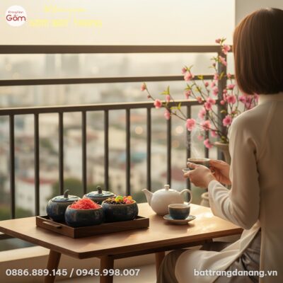 Một người phụ nữ Việt Nam thanh lịch đang thưởn...