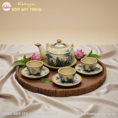 Góc nhìn từ trên cao xuống bộ ấm trà men rạn Bá...