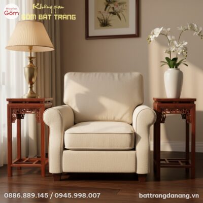 Một chiếc đôn triện vuông gỗ hương ta đặt cạnh ...