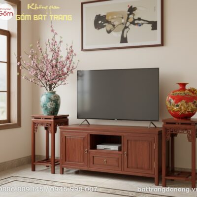 Cặp đôn triện vuông gỗ hương ta đặt sát kệ tivi...