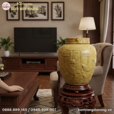 cận cảnh Chum rượu gốm sành 50 lít với họa tiết...