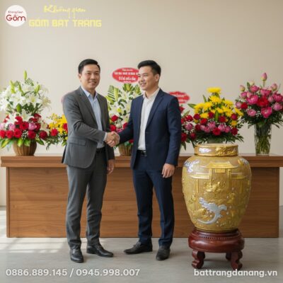 Tại buổi lễ khai trương một công ty Việt Nam hi...