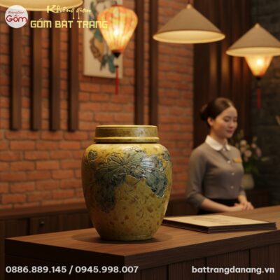 cận cảnh Chum rượu gốm vàng Bát Tràng 20L họa t...