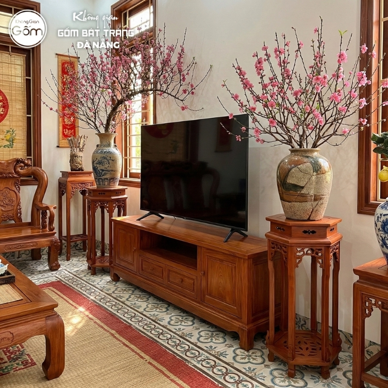 don-go-trung-bay-do-gom-su 