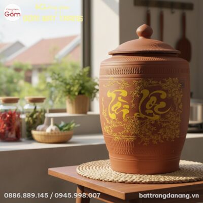 Cận cảnh hũ gạo gốm mộc Bát Tràng 10L với họa t...