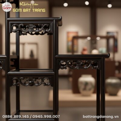 Kệ gỗ tam cấp BT-DG02 cao 95cm với hoa văn chạm...