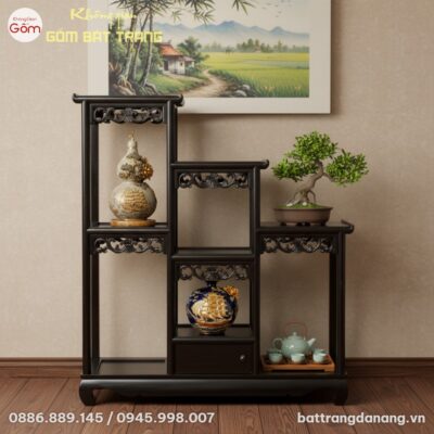 Góc chụp cận cảnh kệ gỗ tam cấp BT-DG02 cao 95c...