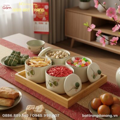 Góc nhìn cận cảnh từ trên cao xuống khay mứt gố...