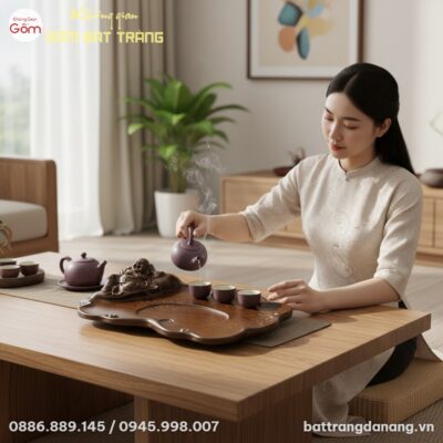 cận cảnh Khay pha trà gỗ vân mây chạm Phật Di L...