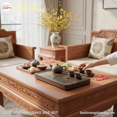 Khay trà gỗ hoa sen 30x50cm là tâm điểm trên bà...