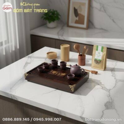 Một buổi trà đạo thanh bình tại phòng khách hiệ...