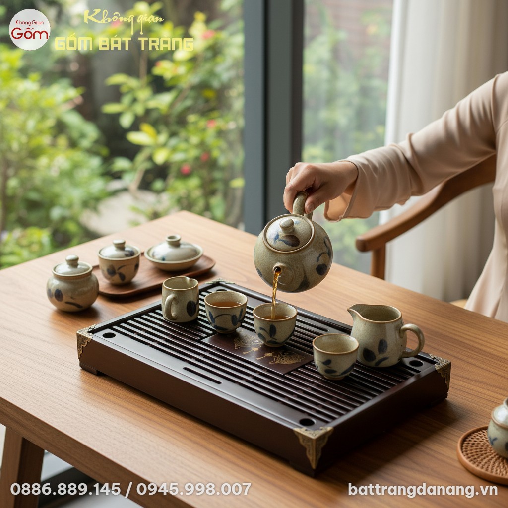 góc chụp trên cao xuống, cận cảnh khay trà gỗ S...