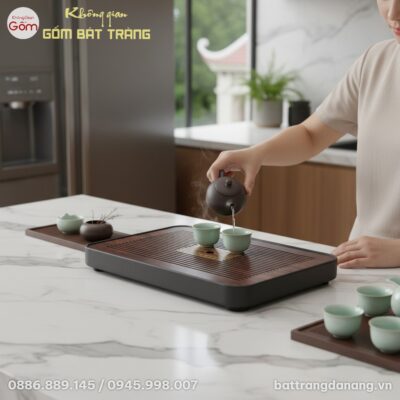 cận cảnh Khay trà gỗ họa tiết cổ điển trên đảo ...