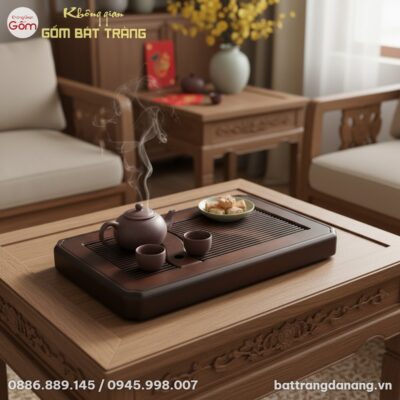 góc chụp trên cao xuống, cận cảnh khay trà gỗ v...