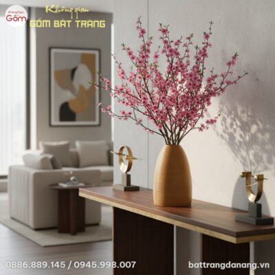 cận cảnh lọ hoa gốm Bát Tràng dáng chuông cao 5...