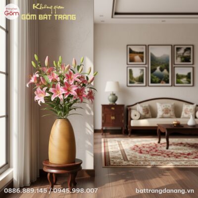 Góc nhà hiện đại kiểu Việt Nam, lọ hoa gốm Bát ...
