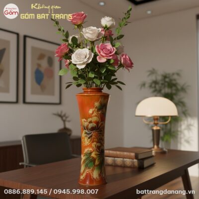 Góc nhìn thấp: Lọ hoa sen đỏ cam Bát Tràng 44cm...