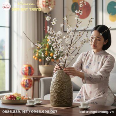 Một lọ hoa men nâu dáng chuông Bát Tràng cao 48...