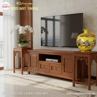 Cặp đôn gỗ vuông chạm khắc triện đặt đối xứng s...