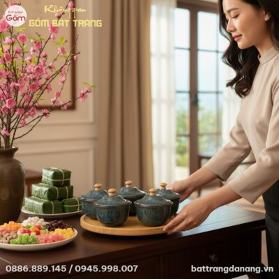 Chụp từ trên cao xuống (top-down view) một hũ m...