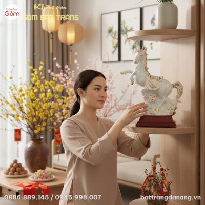 cận cảnh 1 người phụ nữ Việt Nam trang phục ở n...