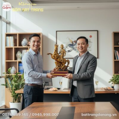 Khoảnh khắc 2 người đàn ông Việt Nam trưởng thà...