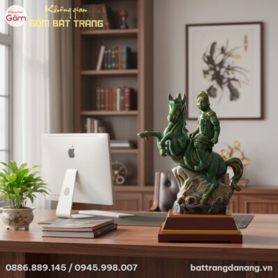 Tượng Phù Đổng Thiên Vương men ngọc lục trên kệ...