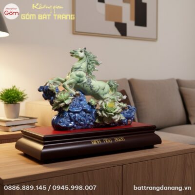 cận cảnh tượng Ngựa Phi Nước Đại Bính Ngọ vẽ và...