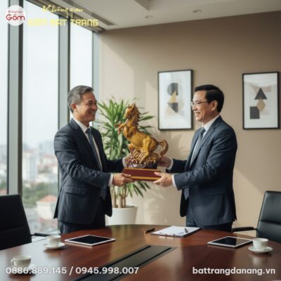 Trong một phòng họp cao cấp tại Việt Nam, tượng...