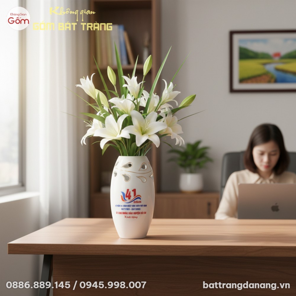 Lọ hoa quà tặng dễ dàng cắm hoa bày trí trong không gian sống