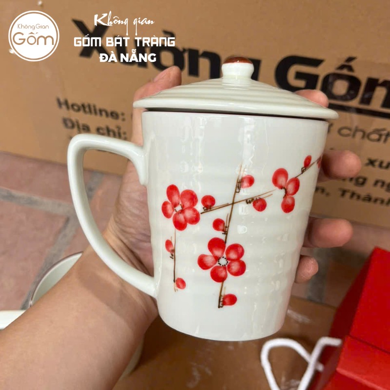 Ly sứ in logo màu trắng dáng vát hoạ tiết hoa đào đỏ LSQT-03 - Ảnh 4