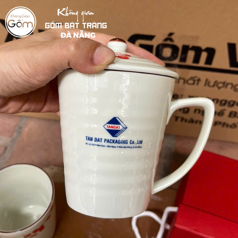 Ly sứ in logo màu trắng dáng vát hoạ tiết hoa đào đỏ LSQT-03 - Ảnh 5