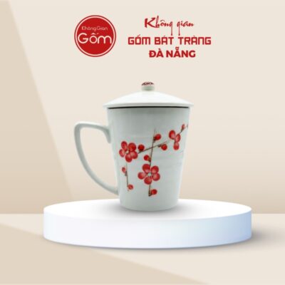 Ly sứ in logo màu trắng dáng vát hoạ tiết hoa đào đỏ LSQT-03