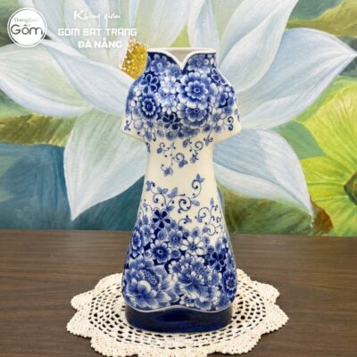 Alternative view of Lọ hoa Áo Dài Bát Tràng họa tiết hoa mẫu đơn vẽ tay men lam BTĐN-BH173