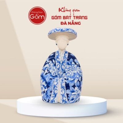Tượng gốm cô gái mặc cổ phục Nhật Bình vẽ hoa cúc đại đóa xanh lam BTĐN-TG18